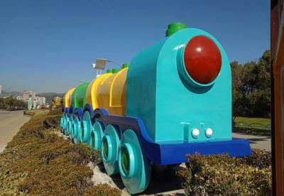 云和高速入口不銹鋼《云小火車》雕塑側(cè)面安裝效果