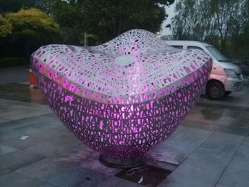 富陽(yáng)商場(chǎng)不銹鋼發(fā)光雕塑