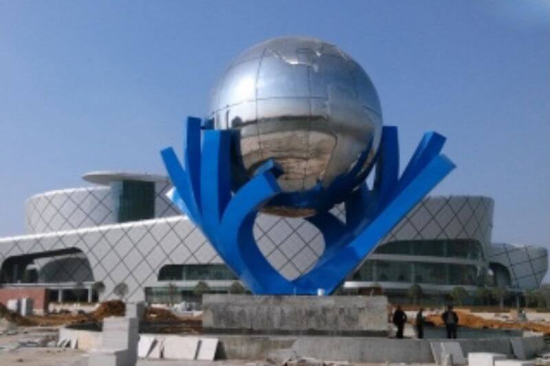 鄱陽湖生態(tài)經(jīng)濟區(qū)規(guī)劃館雕塑工程—《關(guān)愛》