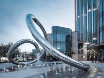 天津不銹鋼鏡面圓環(huán)雕塑加工