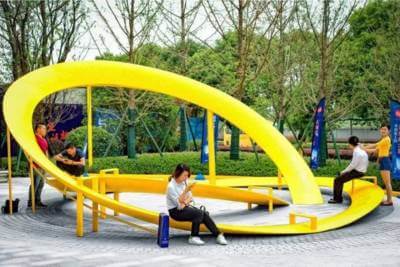 南京青年社區(qū)不銹鋼休息坐凳雕塑