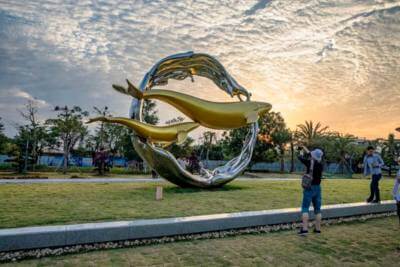 北海不銹鋼鯨魚雕塑