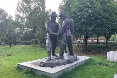 金華永康消防主題公園滅火救援鑄銅人物雕塑