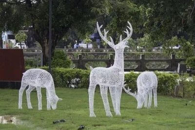 不銹鋼鏤空鹿雕塑